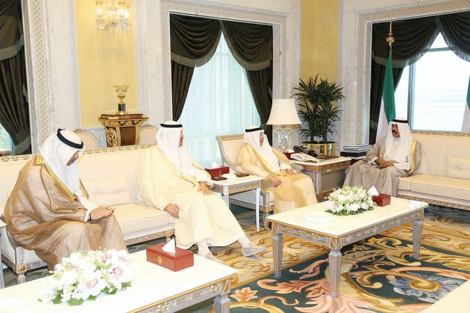 سمو نائب الامير وولي العهد الشيخ نواف الاحمد مستقبلا الشيخ خالد الجراح والشيخ سلمان الحمود والشيخ محمد العبدالله﻿