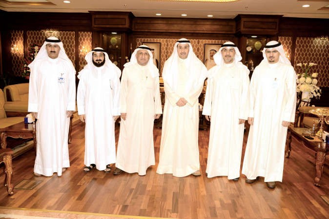 الشيخ فيصل الحمود ومسعود النقي ومابراهيم الانصاري ومسؤولو محافظة الفروانية﻿