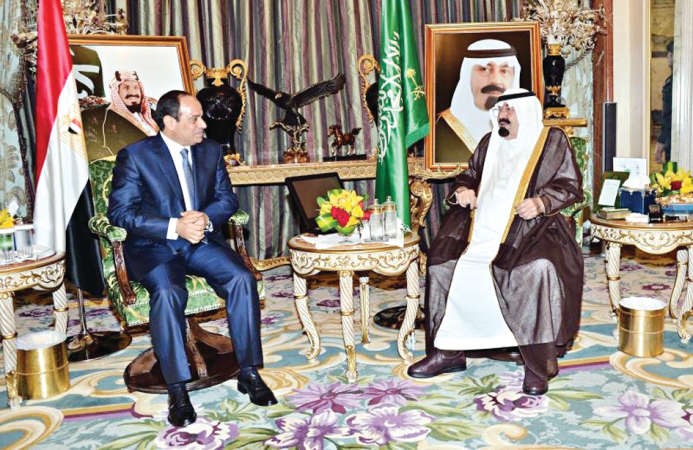 خادم الحرمين الشريفين الملك عبدالله بن عبدالعزيز خلال لقائه مع الرئيس المصري عبدالفتاح السيسي في جدة امسواس﻿