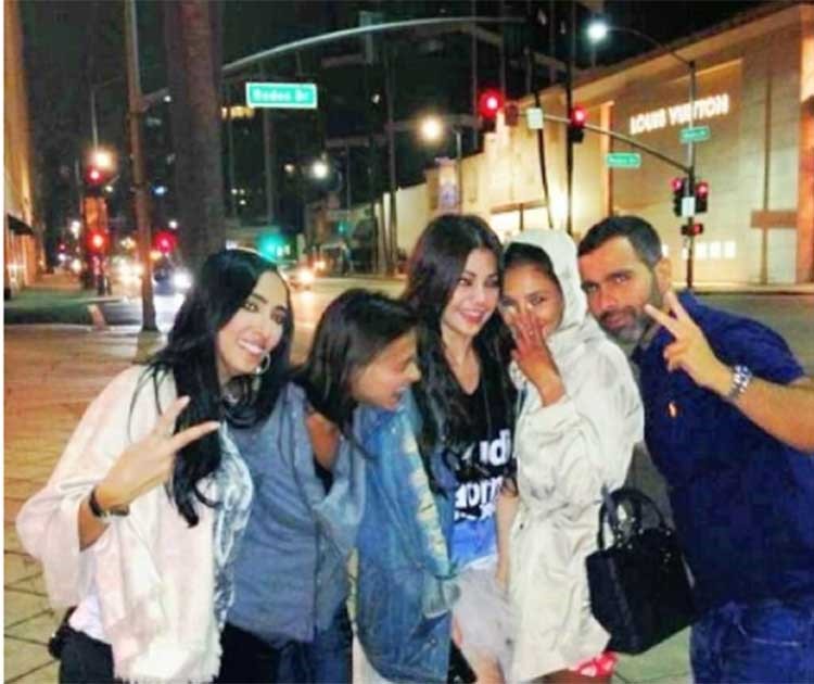 بالصور.. هيفاء تتمتّع بإجازة في أميركا 