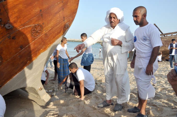 النوخذة خليفة الراشد يشرف على تجهيز السفن