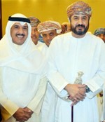 الزميل دهيران ابا الخيل مع الشيخ خالد المرهون خلال الملتقى﻿