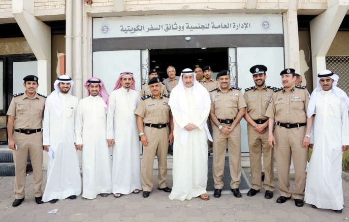 الشيخ فيصل الحمود واللواء مازن الجراح وكبار الضباط﻿