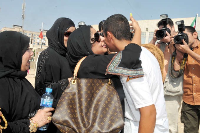 وداع قبل انطلاق الرحلة