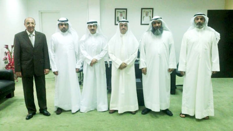 عبدالله المطوطح خلال استقباله وفد اتحاد الصيادين ﻿