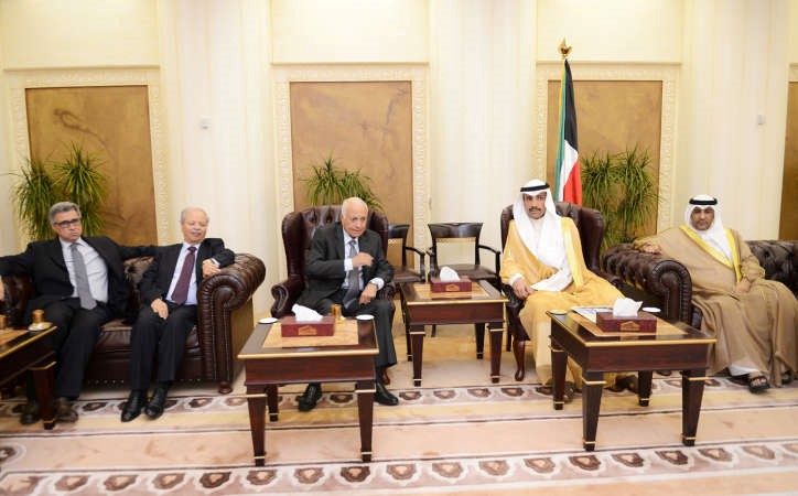 رئيس مجلس الامة مرزوق الغانم خلال استقباله امين عام جامعة الدول العربية نبيل العربي والوفد المرافق له بحضور مندوبنا لدى الجامعة السفير عزيز الديحاني