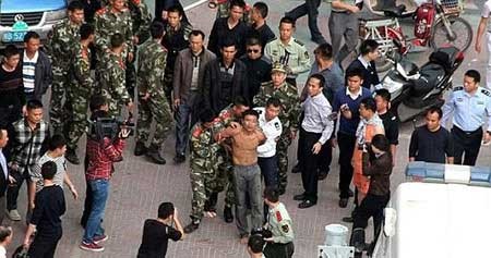بالصور.. صيني يخطف حبيبته بالساطور مهدداً بقتلها إن لم يتزوجها