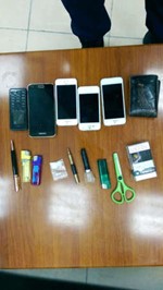كمية المخدرات التي عثر عليها بحوزة المواطن ومضبوطات اخرى﻿