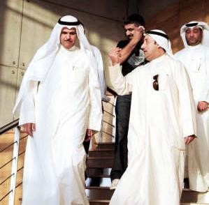 وزير الاعلام في حديث جانبي امين عام المجلس بالانابة محمد العسعوسي ﻿