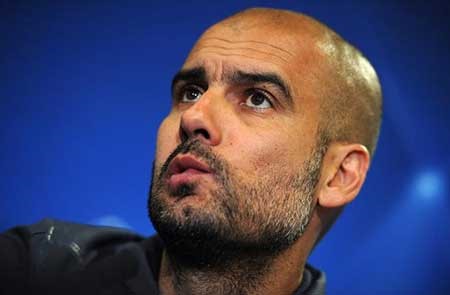 لاعب الوسط الاسباني بيب غوارديولا