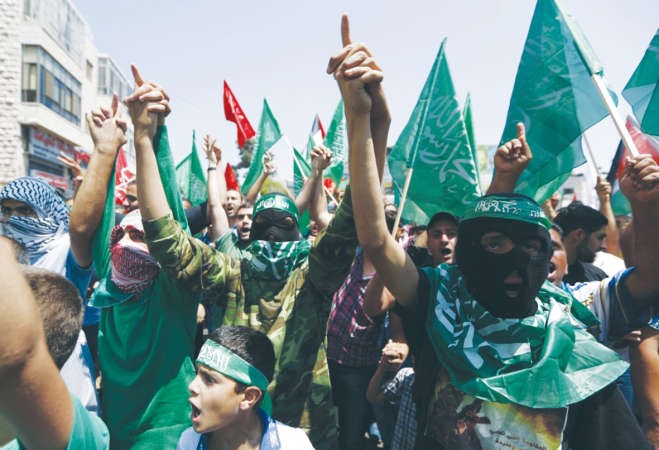  فلسطينيون بالضفة يتظاهرون ضد العدوان الاسرائيلي على غزة امس الاول	رويترز﻿