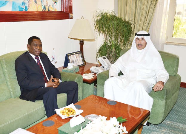 الشيخ فواز الخالد مستقبلا سفير توغو ﻿