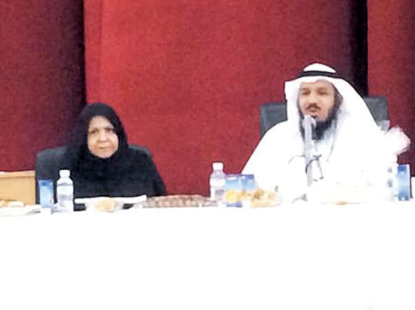 انور العنجري متحدثا خلال الاجتماع﻿