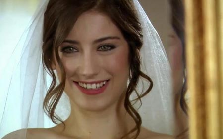 بالصور.. التركية فريحة تحتل المرتبة السابعة في قائمة أجمل نساء العالم