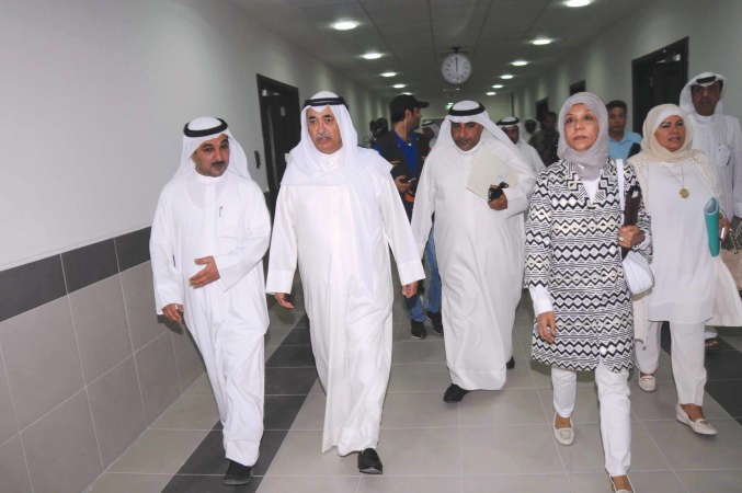 دعبدالمحسن المدعج ومريم الوتيد خلال الجولة ﻿