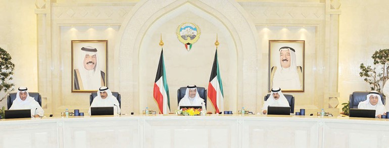 سمو رئيس الوزراء الشيخ جابر المبارك مترئسا الاجتماع بحضور الشيخ صباح الخالد والشيخ محمد الخالد والشيخ خالد الجراح ودعبدالمحسن المدعج﻿