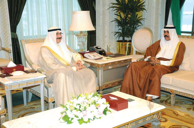 سمو نائب الامير وولي العهد الشيخ نواف الاحمد مستقبلا الشيخ سالم العبدالعزيز ﻿