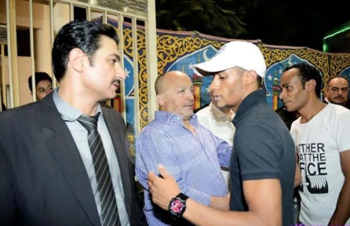 محمد رمضان في عزاء المخرج المسرحي احمد جلال﻿