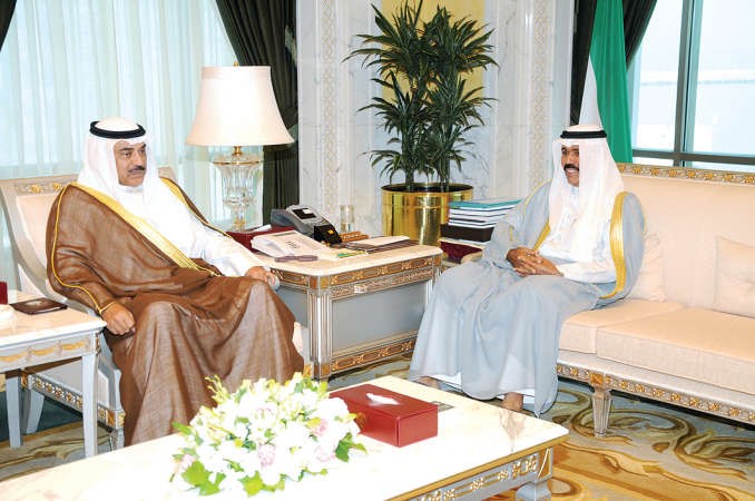 سمو نائب الامير وولي العهد الشيخ نواف الاحمد مستقبلا الشيخ صباح الخالد ﻿