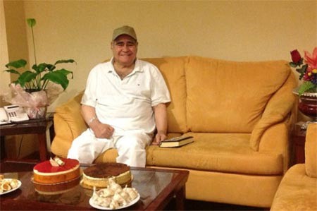 بالصور.. سيد زيان يحتفل بعيد ميلاده في المستشفى