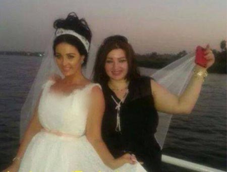بالصور.. صافيناز تتزوج من مصرى لتجتاز أزمة ترحيلها عن مصر! ومدير أعمالها ينفي