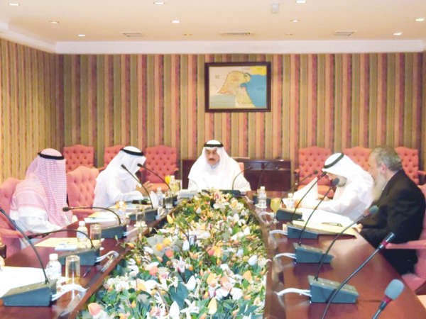 الفريق فهد الامير خلال اللقاء 