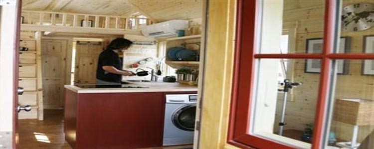 بالصور.. منزل يتجول بحرية بين السيارات ويسافر لمسافات بعيدة