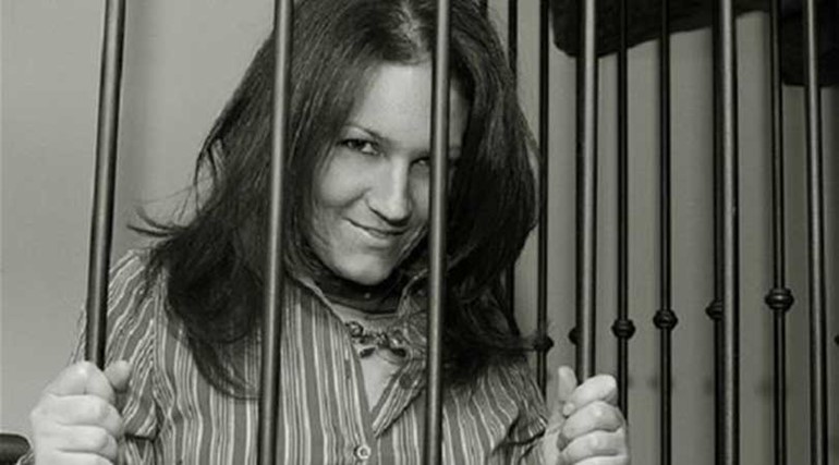 سجن شابة فرنسية لاتصالها بالشرطة 637 مرة خلال يومين