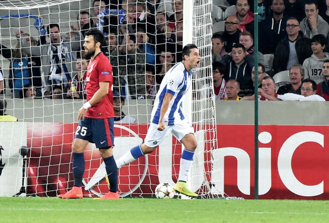 فرحة لاعب وسط بورتو هيريرا بهدف الفوز رويترز