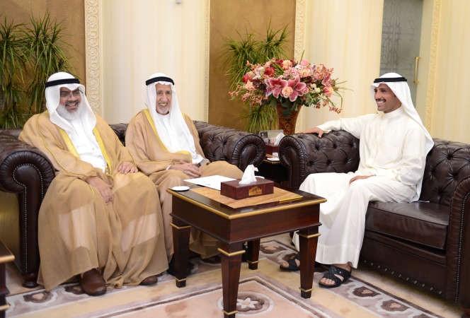رئيس مجلس الامة مرزوق الغانم مستقبلا رئيس ديوان المحاسبة عبد العزيز العدساني ونائبه عادل الصرعاوي﻿