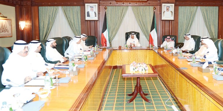 سمو رئيس الوزراء الشيخ جابر المبارك مترئسا اجتماع مجلس الوزراء الاستثنائي﻿