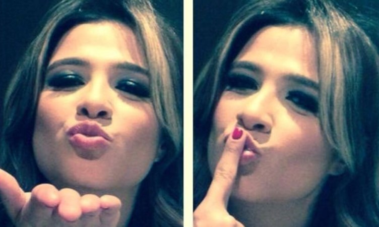 صورة: قبلة ياسمين عبد العزيز لجمهورها