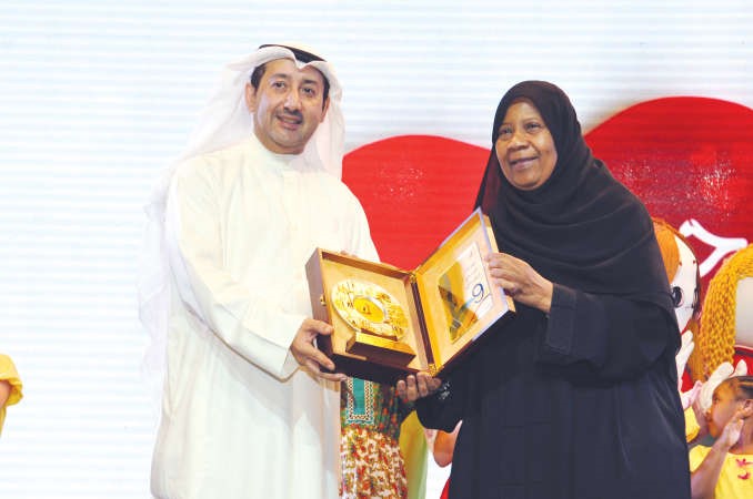 محمد العسعوسي مكرما وسمية الحربي