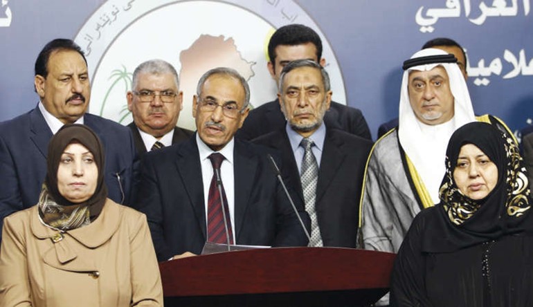 النائب العراقي حميد المطلقوسط خلال مؤتمر صحافي للتنديد بحادث الاعتداء على مسجد للسنة امس رويترز﻿