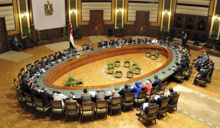 الرئيس المصري المشير عبدالفتاح السيسي خلال لقائه برؤساء تحرير الصحف امساپ﻿