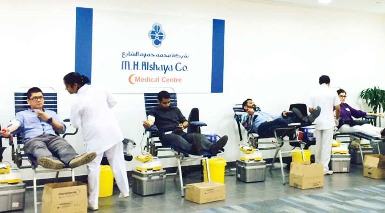 جانب من تبرع موظفي شركة الشايع بالدم﻿