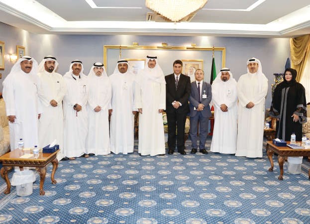 الشيخ فواز الخالد مع لجنة احتفالات محافظة الاحمدي ﻿
