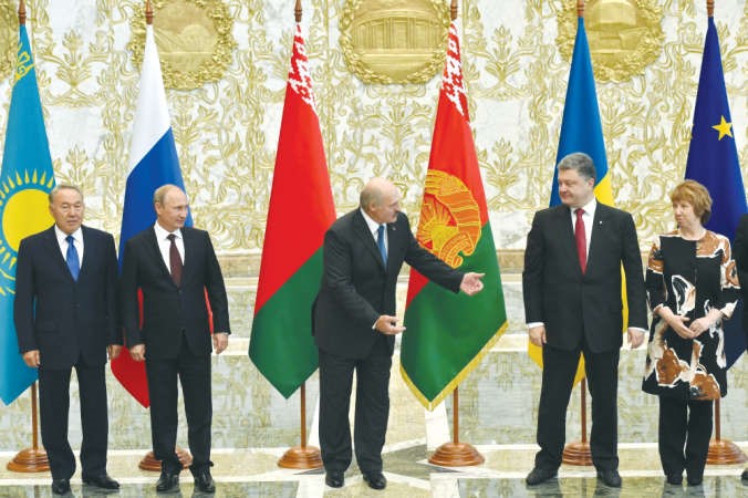  رئيس بيلا روسيا يحث بوتين وبوروشنكو على ان يتصافحا خلال قمة منسك امسافپ ﻿