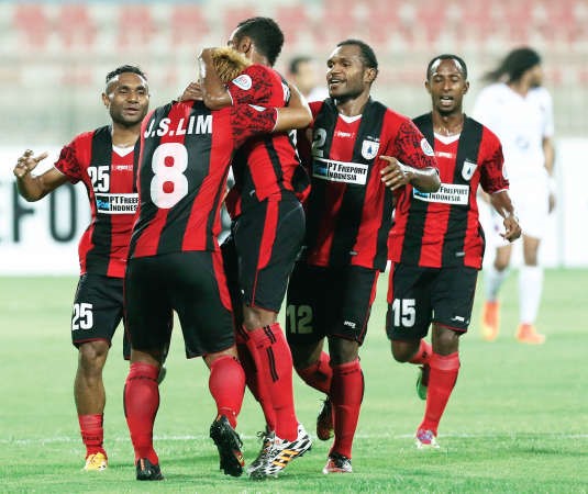 فرحة لاعبي بيرسيبورا بالفوز﻿
