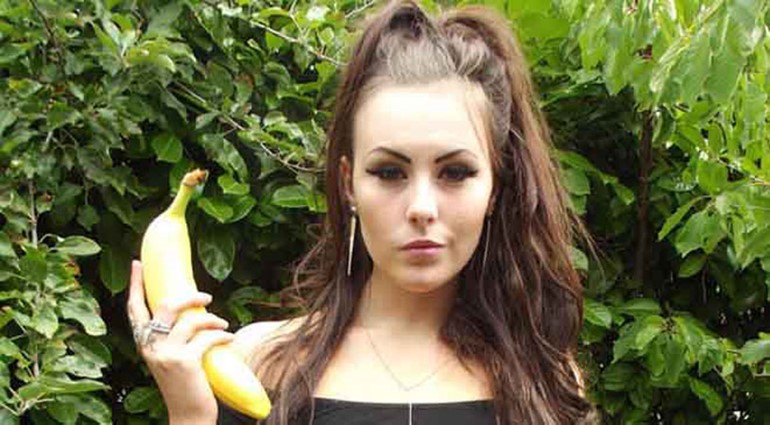 صورة: مرشحة ملكة جمال تتغذى على الموز فقط 