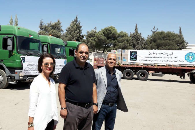 چينفر سليمان و احمد الهناندة وممثل الهيئة الاردنية الخيرية الهاشمية﻿