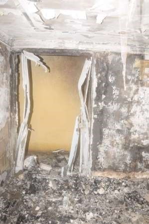 النيران اذابت حديد الابواب في احدى الغرف﻿