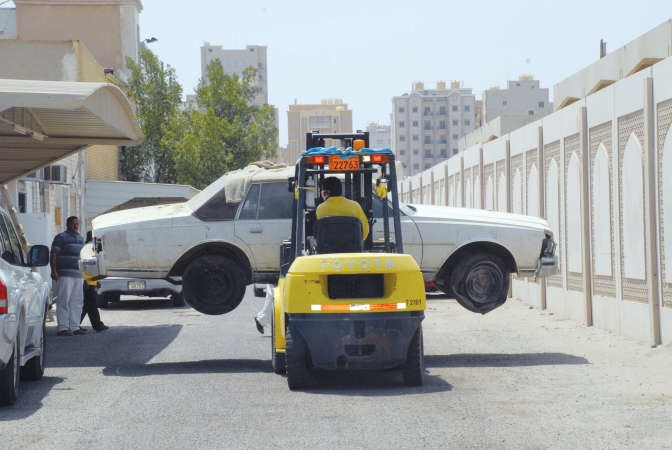 رفع احدى السيارات