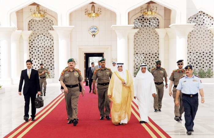الشيخ خالد الجراح لدى مغادرته البلاد متوجها الى تركيا