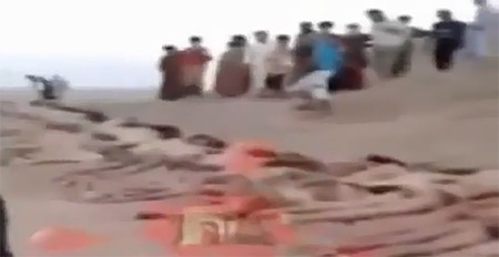 بالفيديو.. "داعش" يعدم 250 جندياً سورياً و"منزل ومبلغ 1200 دولار" منحة إلى عناصره الراغبين في الزواج