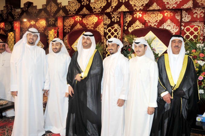 د زيد العنزي وشقيقاه مشاري واحمد يباركون﻿
