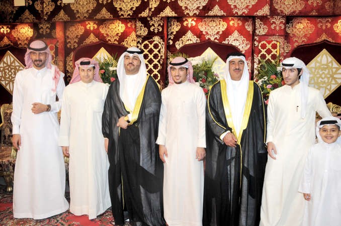 محمد مبارك وعيسى العبدان وحمد العبدان يقدمون التهاني﻿