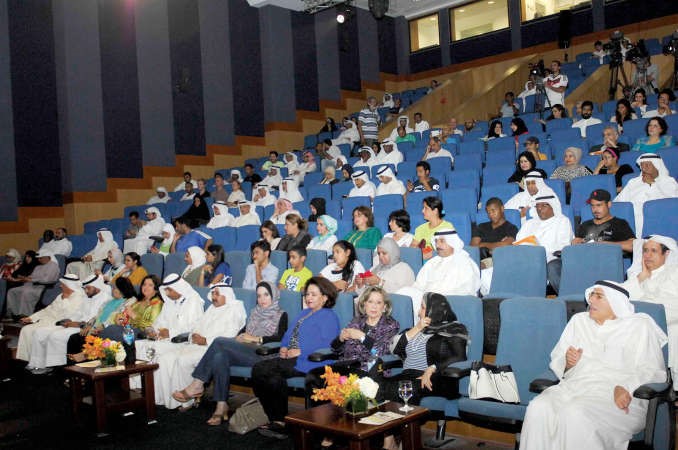 الكاتبة القديرة عواطف البدر ودليلى السبعان وسعود المسعود في مقدمة الحضور﻿