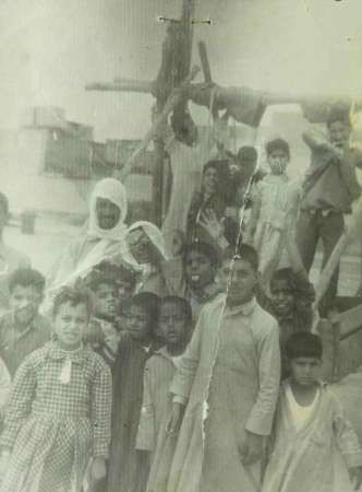 مجموعة شباب الفريج اثناء احد الاحتفالات الوطنية
