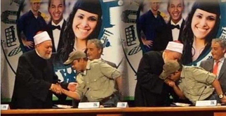 بالفيديو.. محمد هنيدي يقبل يد علي جمعة